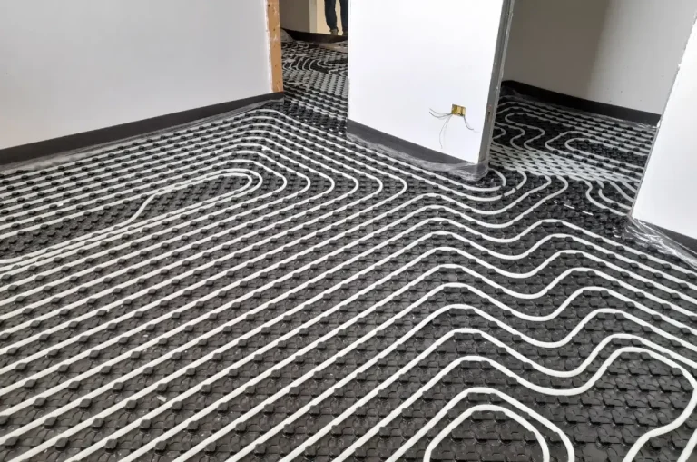 Fußbodenheizung – Heizungsrohre im Boden